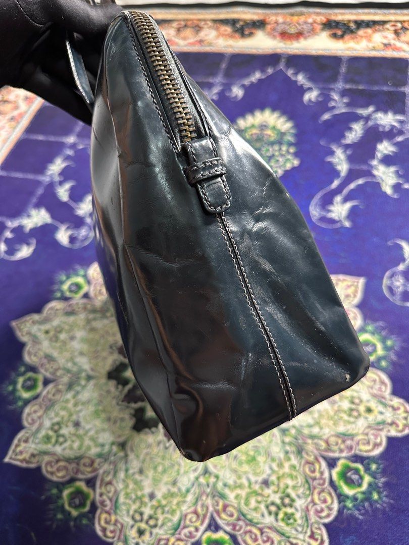 Vintage Prada Briefcase Bag (Category: Luxury Bags & Wallets) located in Valenzuela. Submitted by telagram (Listing ID 1412729122, Image 2). Description: .