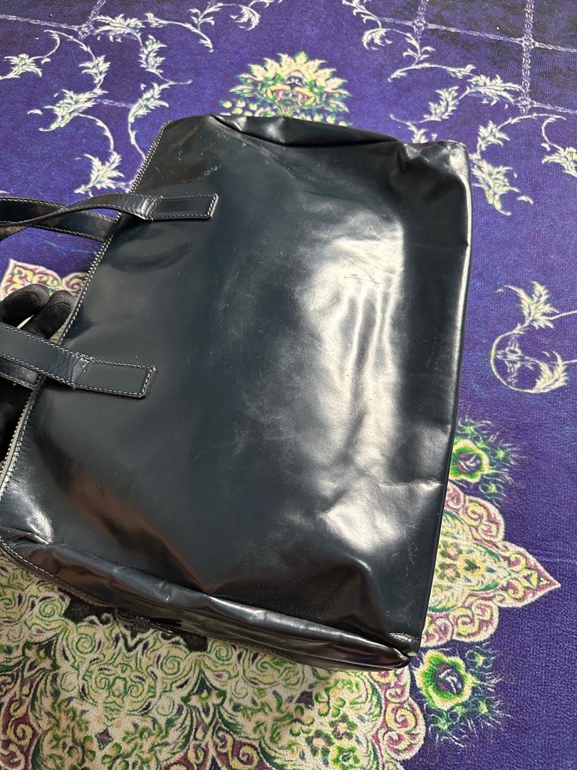 Vintage Prada Briefcase Bag (Category: Luxury Bags & Wallets) located in Valenzuela. Submitted by telagram (Listing ID 1412729122, Image 3). Description: .