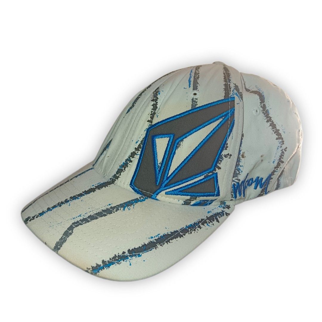 Volcom authentic cap (Category: Cap & Hats) located in Puchong. Submitted by ayenstore (Listing ID 1391662235, Image 1). Description: sizing s-m postage rm7 sm rm15 ss.