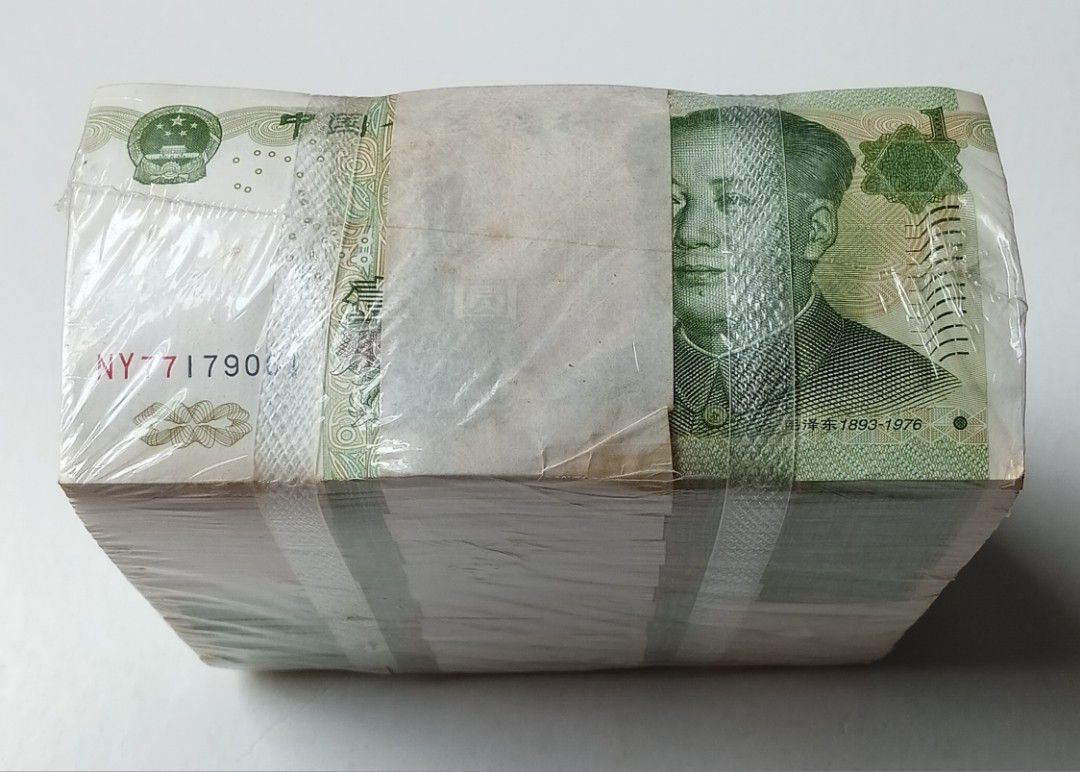 第五版人民幣1元（1999年兩冠）原捆1000張UNC，紙邊有黃（NY77171001-2000）, 興趣及遊戲, 收藏品及紀念品, 錢幣-  Carousell