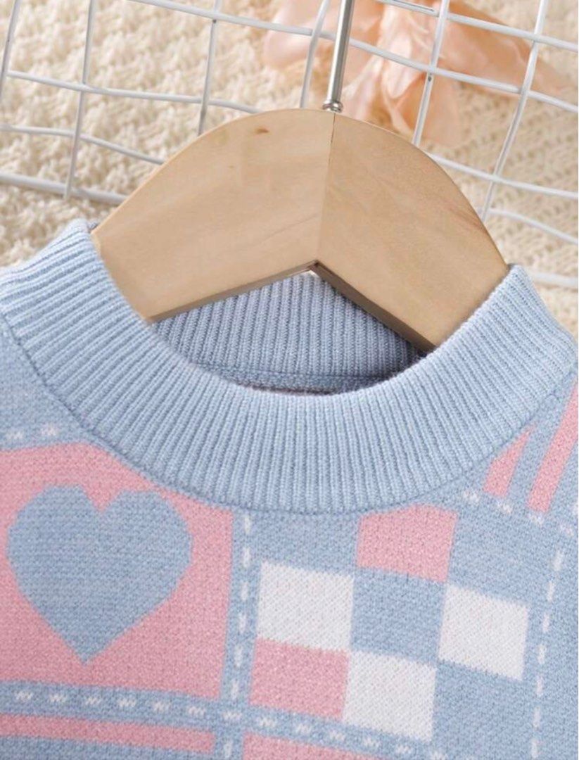 7Y PRINTED SWEATER PLEATED SKIRT SET (Category: Babies & Kids Fashion) located in Muntinlupa City. Submitted by mvlyn (Listing ID 1407784016, Image 2). Description: 7Y on Tag used twice only.