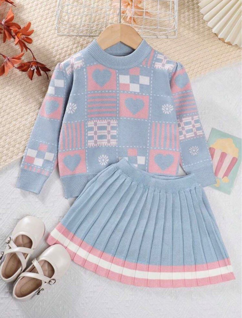 7Y PRINTED SWEATER PLEATED SKIRT SET (Category: Babies & Kids Fashion) located in Muntinlupa City. Submitted by mvlyn (Listing ID 1407784016, Image 1). Description: 7Y on Tag used twice only.