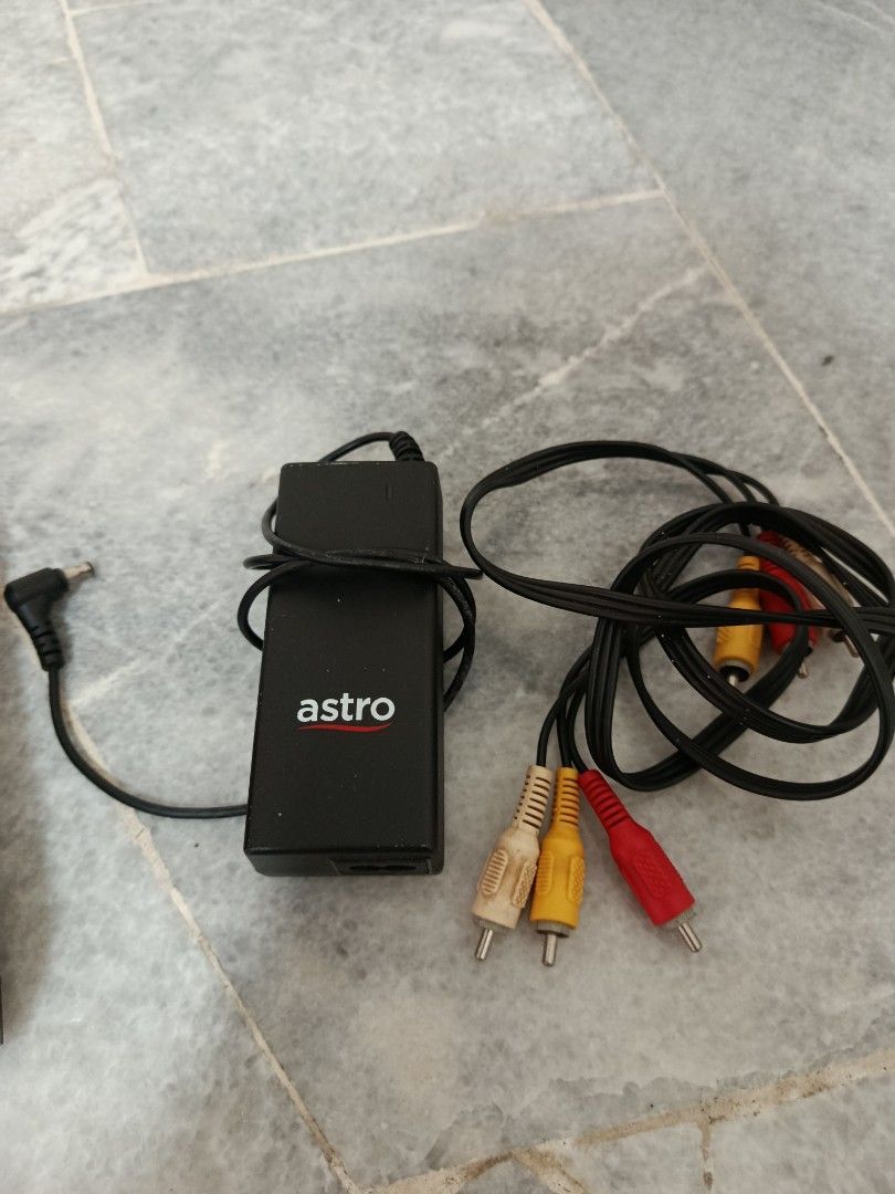 Astro Decoder (Category: Media Streamers & Hubs) located in Puchong. Submitted by boonbt (Listing ID 1407824617, Image 3). Description: Astro Decoder with cables.