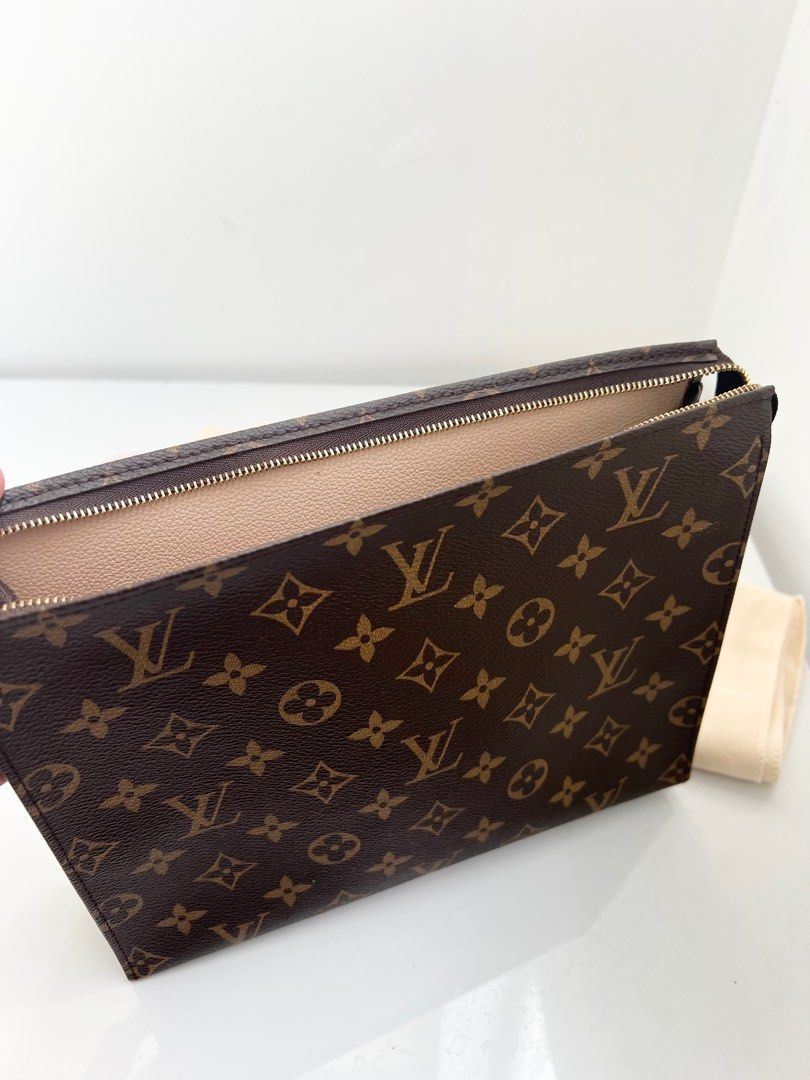 Authentic preowned LV toiletry bag (Category: Luxury Bags & Wallets) located in San Pablo. Submitted by misskittyph (Listing ID 1407762300, Image 3). Description: LV Monogram toiletry 26 ▪️35k . Datecode: UB4290 9/10 condition With dustbag Layaway options available 💯Guaranteed authentic or your money back .