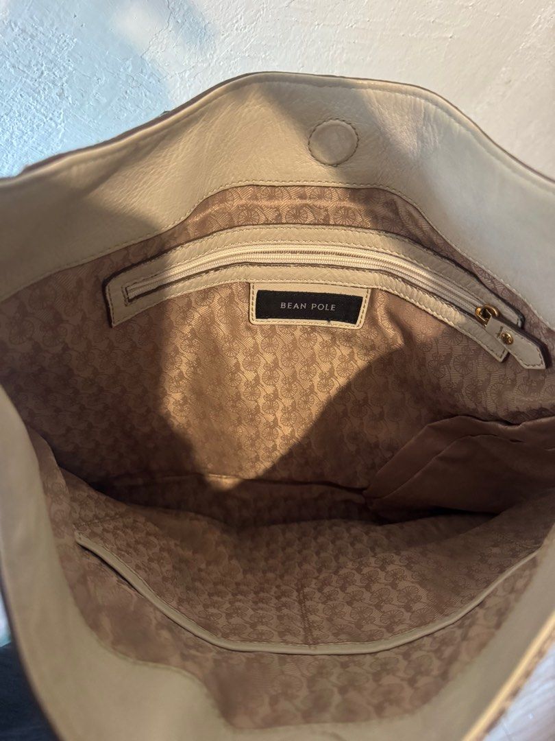 Bean Pole (Category: Tote Bags) located in Cebu City. Submitted by iamish_items (Listing ID 1407761291, Image 3). Description: .