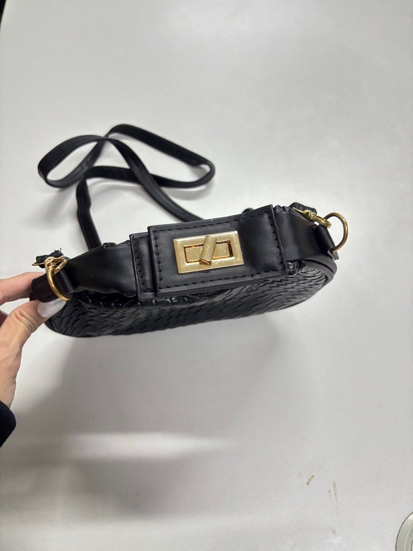 Black Woven Shoulder Bag (Category: Shoulder Bags) located in Las Pinas. Submitted by mjm21 (Listing ID 1407781173, Image 2). Description: Small Sling Bag RFS: too small for me. .