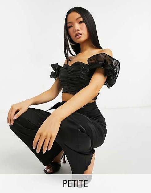 Collective The Label Petite Off Shoulder Top (Category: Sleeveless) located in Quezon City. Submitted by ys4bella (Listing ID 1407877102, Image 2). Description: - Collective The Label Petite off-shoulder top - Small-Medium - Features: Ruffled sleeves, ruched bodice - Condition: Brand New with tag - Perfect for a night out.