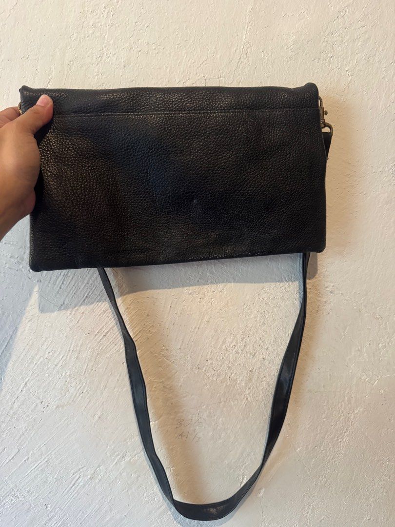 Couronne (Category: Cross-body Bags) located in Cebu City. Submitted by iamish_items (Listing ID 1407761132, Image 3). Description: .