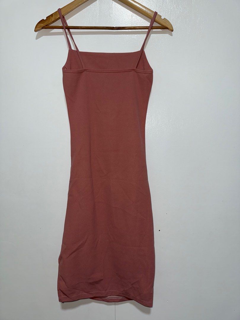 Dusty Rose Bodycon Dress (Category: Dresses) located in Manila. Submitted by angz12 (Listing ID 1407791417, Image 2). Description: - Dusty rose midi bodycon dress - Square neckline - Spaghetti straps - Ruched detail on one side - Slit at hem.