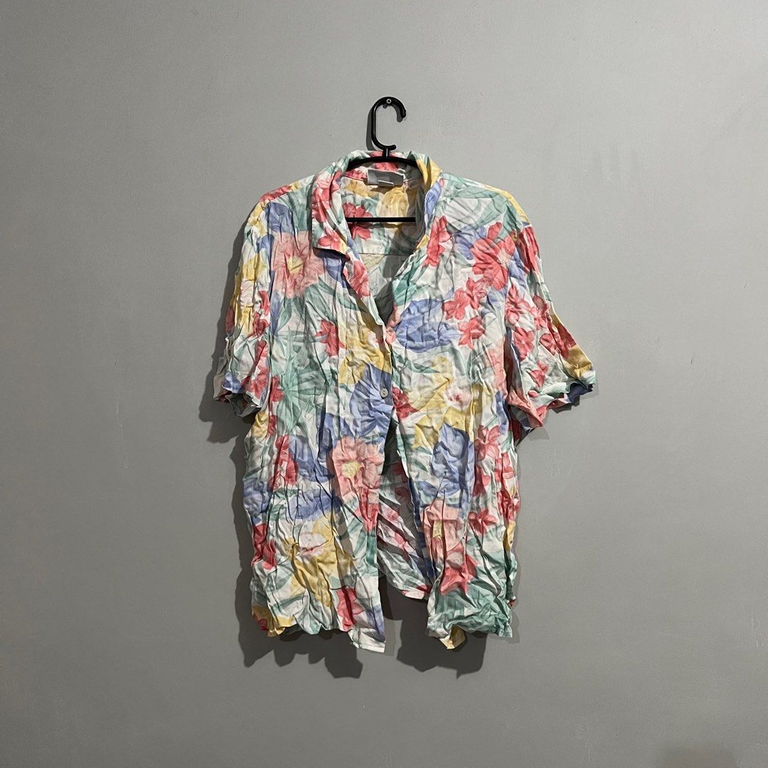 Floral Pastel Polo (Category: Blouses) located in Cavite. Submitted by isi____ (Listing ID 1407879241, Image 1). Description: Best fits Large.