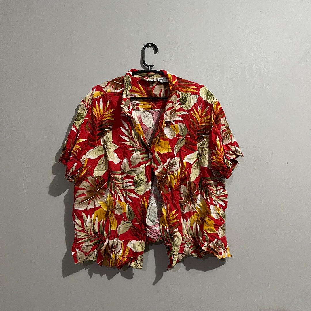 Floral top (Category: Blouses) located in Cavite. Submitted by isi____ (Listing ID 1407878819, Image 1). Description: Best fits M!!.