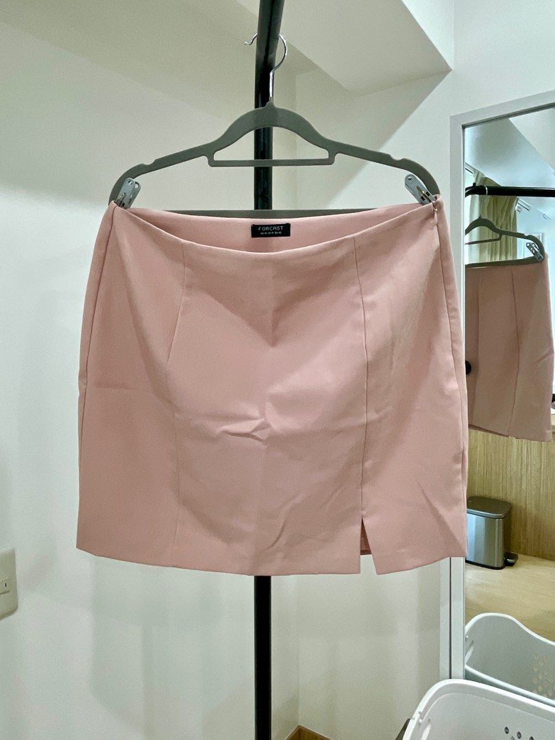 Forcast Pink Mini Skirt (AU14, EU42, US10) (Category: Skirts) located in Pasig City. Submitted by bcab93 (Listing ID 1407785484, Image 1). Description: - Lay flat measurements: Waist 42cm, Hip 54cm, Length 44cm, Slit 8cm - Muted baby pink color - Fully lined with smooth satiny fabric - Invisible side zip closure.