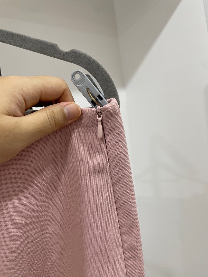 Forcast Pink Mini Skirt (AU14, EU42, US10) (Category: Skirts) located in Pasig City. Submitted by bcab93 (Listing ID 1407785484, Image 3). Description: - Lay flat measurements: Waist 42cm, Hip 54cm, Length 44cm, Slit 8cm - Muted baby pink color - Fully lined with smooth satiny fabric - Invisible side zip closure.