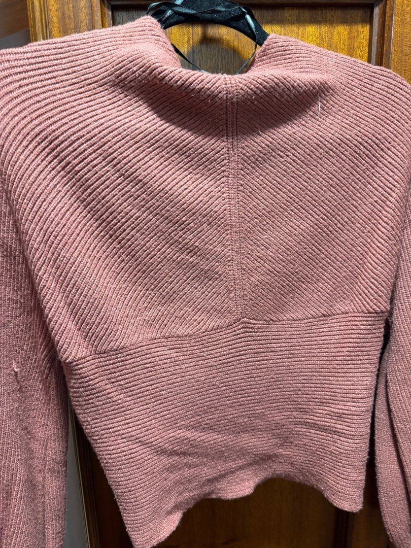 Forever 21 off shoulder cropped Sweater (Category: Longsleeves) located in San Juan City. Submitted by baudeclutter (Listing ID 1407926561, Image 3). Description: - Forever 21 sweater - Cropped wrap style - Dusty rose color - Size: Small - Long sleeves - Made in China.