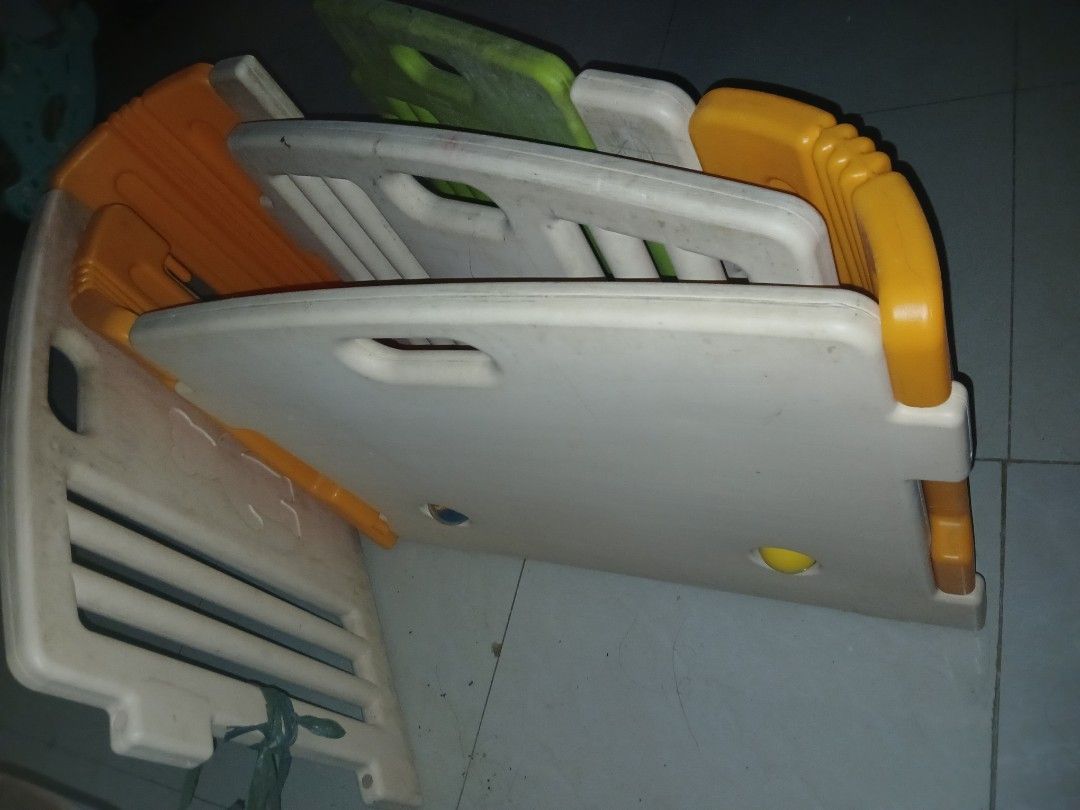 Haenim playpen (Category: Safety Gates, Locks & Protectors) located in Las Pinas. Submitted by lynnsite (Listing ID 1407789328, Image 3). Description: 4 panels (1 panel with toys for babies like spinners). Just needs cleaning.