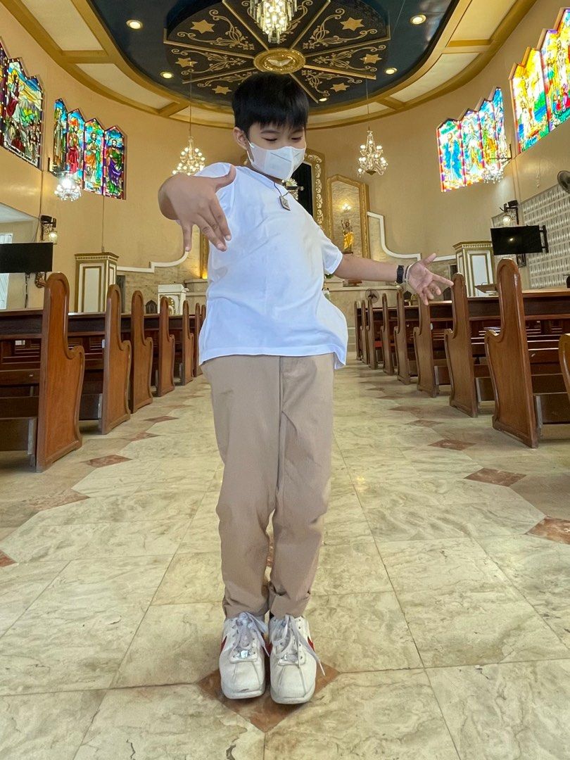 H&M slim fit adjustable waist pants (Category: Babies & Kids Fashion) located in Makati City. Submitted by mitchiko15 (Listing ID 1406177256, Image 1). Description: Adjustable waist Plus sf.