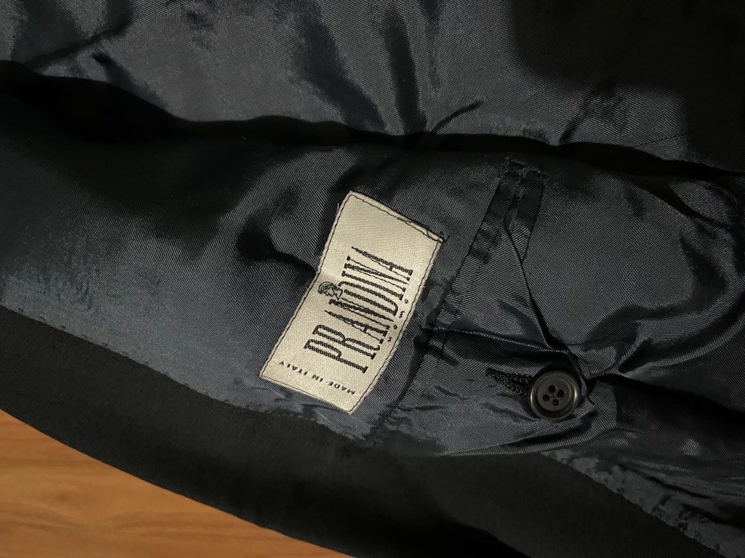 Lanificio f.lli Cerruti Blazer (Category: Coats, Jackets and Outerwear) located in Mandaluyong City. Submitted by limonlime (Listing ID 1407877933, Image 3). Description: - Lanificio F.lli Cerruti blazer - Classic two-button design - Luxurious flannel lining - Includes inside pockets - Made in Italy - Timeless and versatile .