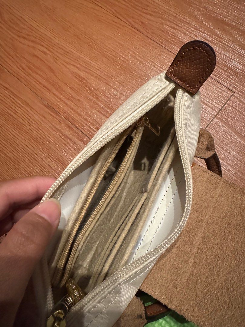 Longcham (Category: Cross-body Bags) located in Kota Kinabalu. Submitted by rahnahayrah (Listing ID 1407899564, Image 3). Description: .