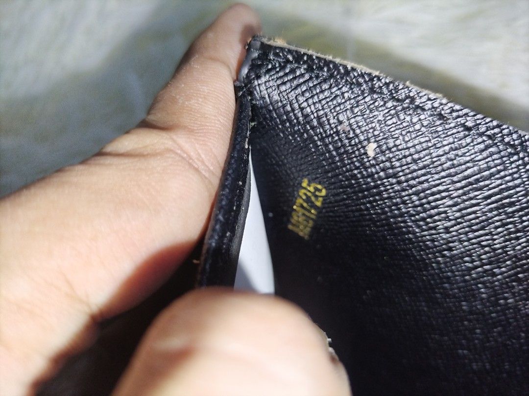 Louis vuitton bifold wallet (Category: Luxury Bags & Wallets) located in Davao. Submitted by cosmicforest_950ad8 (Listing ID 1407895343, Image 2). Description: -No box included -With code -medium size.