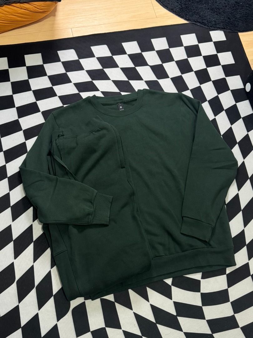 Lululemon steady state set (Category: Coats, Jackets and Outerwear) located in Cavite. Submitted by wydecollection (Listing ID 1400365671, Image 1). Description: Lululemon Steady state crew + ralaxed fit pants Sold as set Used once, pinang airport lang Size medium 118cad retail for crew neck and 98cad retail for pants 7k asking nego onte.