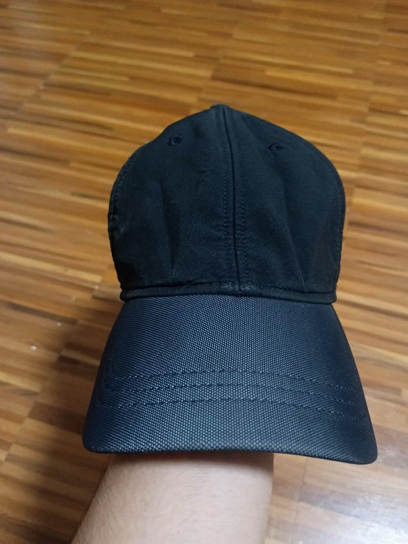 Lululemon women's reflective hat (Category: Hats & Beanies) located in Taguig. Submitted by nextflip (Listing ID 1407801238, Image 3). Description: with issue see last photo.