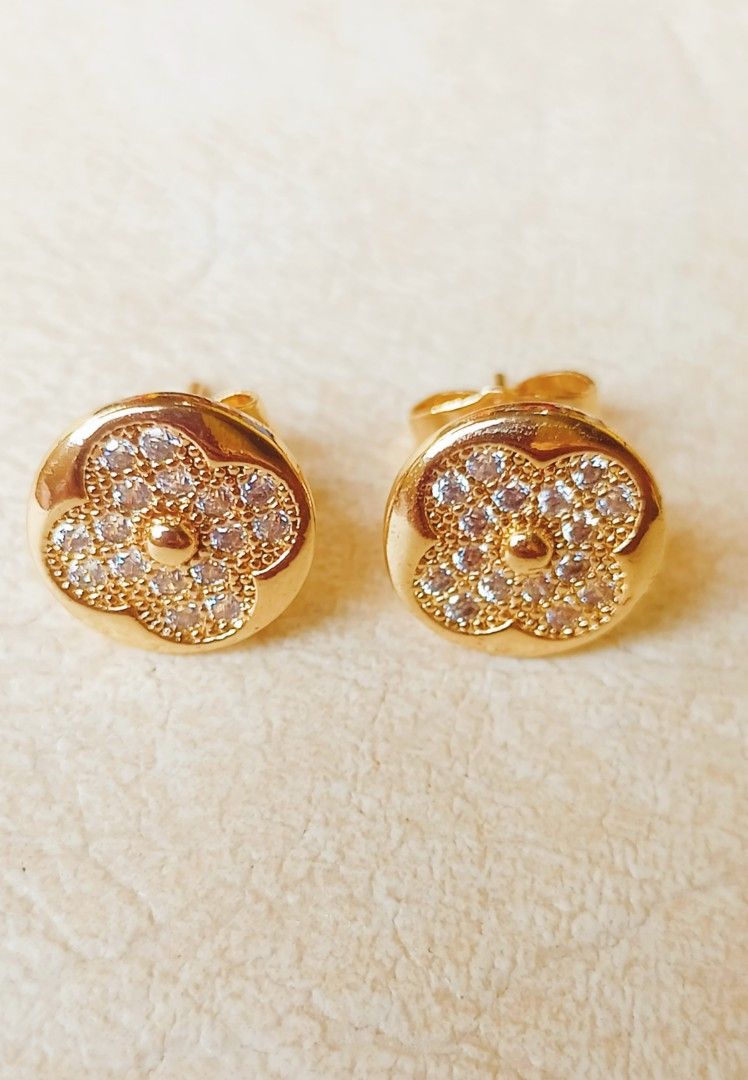 Lv earrings from japan (Category: Luxury Accessories) located in Manila. Submitted by osaze_27japanbags (Listing ID 1407757048, Image 3). Description: Lv earrings from japan no flaws with markings with gift box kindly pm me.