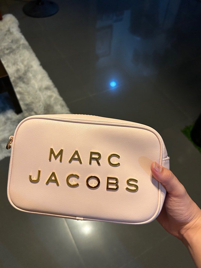 Marc Jacobs Flash Crossbody Bag (Category: Luxury Bags & Wallets) located in Quezon City. Submitted by jaypee.abergas (Listing ID 1407837131, Image 2). Description: Original Marc Jacobs Flash Bag - Bought it for 13k plus the strap worth 6k but selling it for only 7,000 - Original Marc Jacobs Flash Bag in color pink Features: - mint condition - hardware is very shiny, no scratches - interior/exterior is very clean; no foul smell Reason for selling
