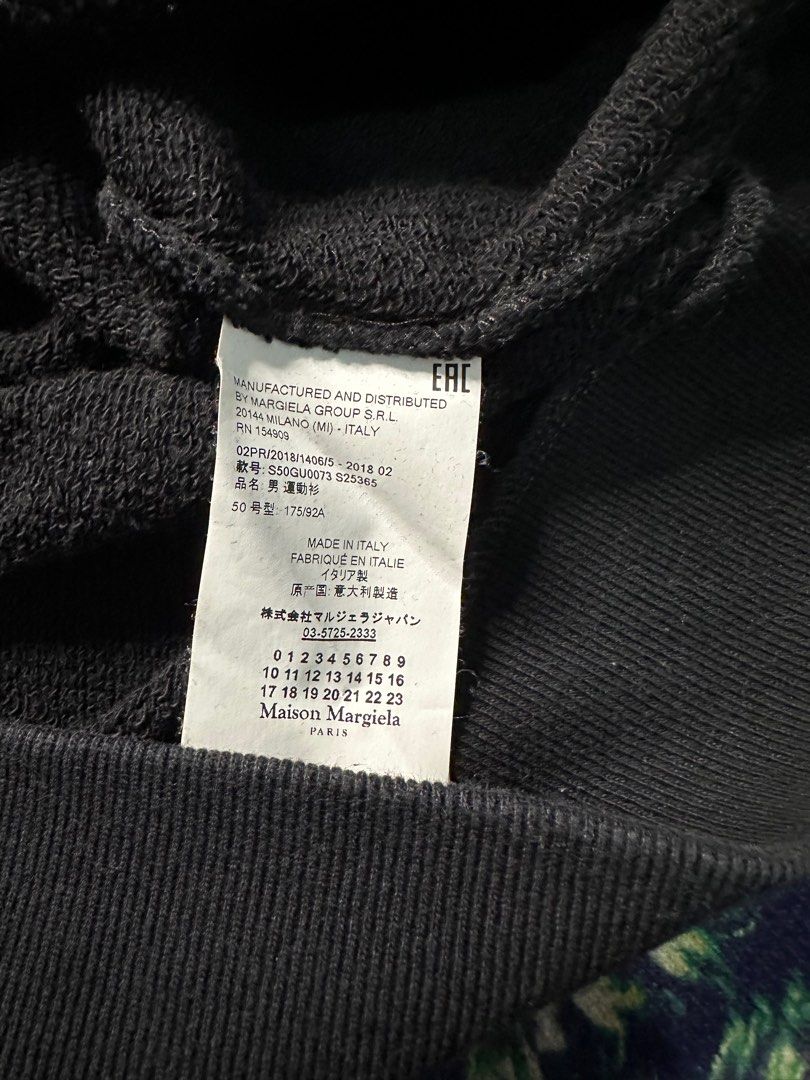 Margiela Line 10 Hoodie (Category: Coats, Jackets and Outerwear) located in Valenzuela. Submitted by telagram (Listing ID 1407806909, Image 3). Description: Margiela Line 10Hoodie Shoulder 22 Sleeves 28.5 Armpit to armpit 24.5 Length 30.