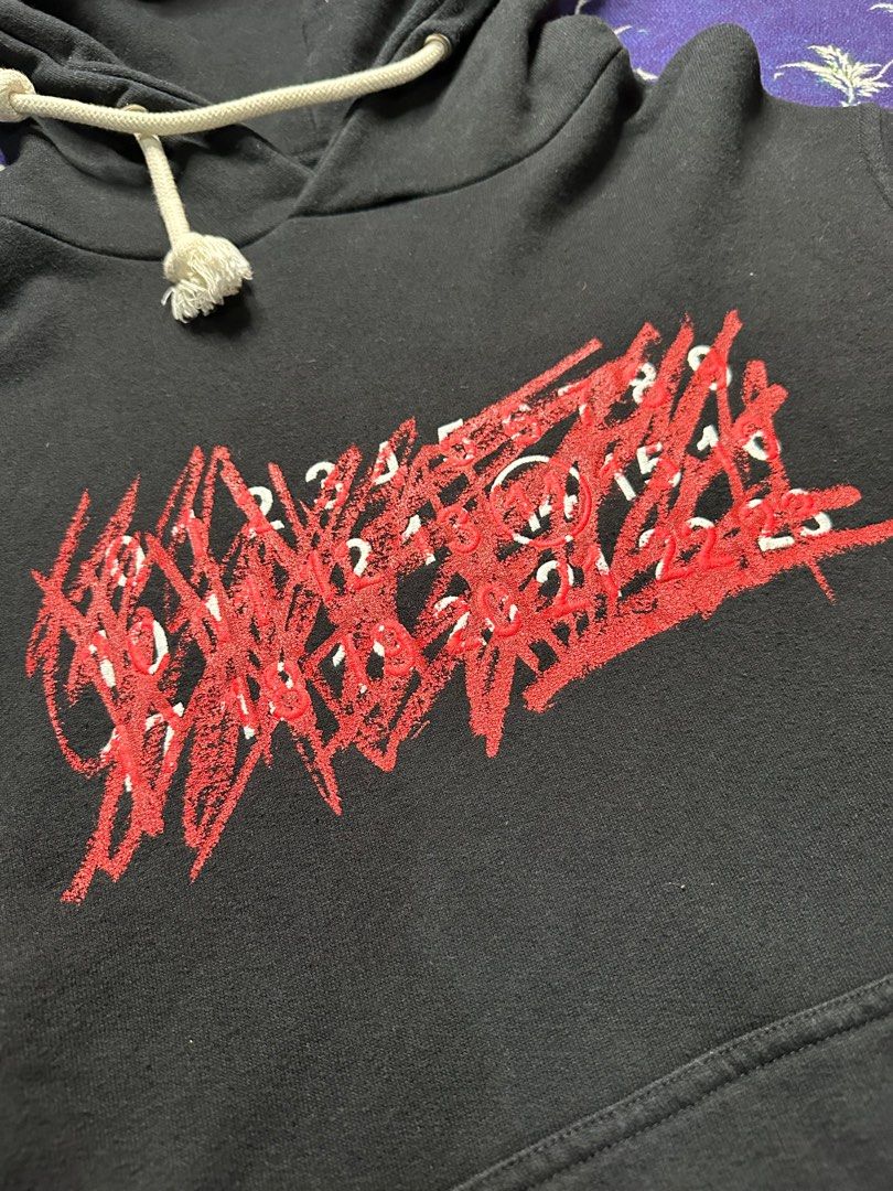 Margiela Line 10 Hoodie (Category: Coats, Jackets and Outerwear) located in Valenzuela. Submitted by telagram (Listing ID 1407806909, Image 2). Description: Margiela Line 10Hoodie Shoulder 22 Sleeves 28.5 Armpit to armpit 24.5 Length 30.