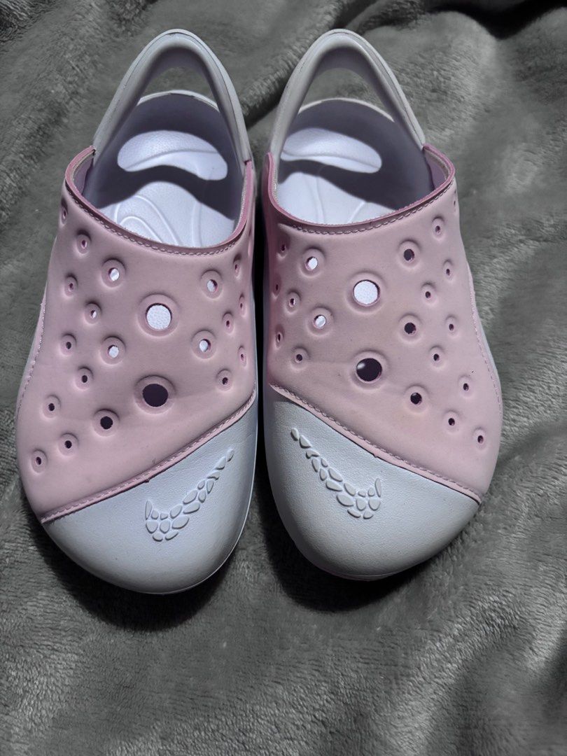 Nike Aqua Swoosh sandals (Category: Babies & Kids Fashion) located in Mandaluyong City. Submitted by annezoe (Listing ID 1407918979, Image 3). Description: Letting go of my daughter’s Nike Aqua Swoosh 💙 excellent condition, super fresh pa. Perfect for your little one!.