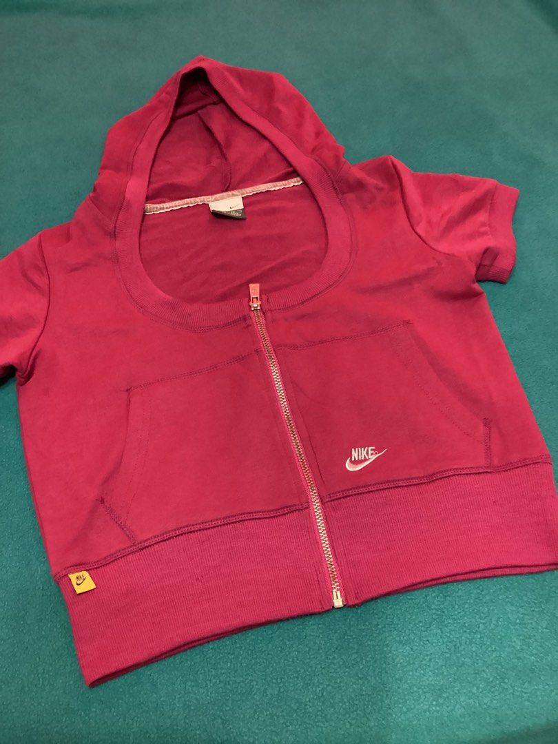Nike Sportswear Cropped Pullover Hoddie (Category: Babies & Kids Fashion) located in Davao. Submitted by ferdipt (Listing ID 1407778821, Image 1). Description: Excellent Condition, 10/10 Color rate , 10/10 Made in China 65% Cotton, 35% Polyester For Teens also or Sexy Adults .
