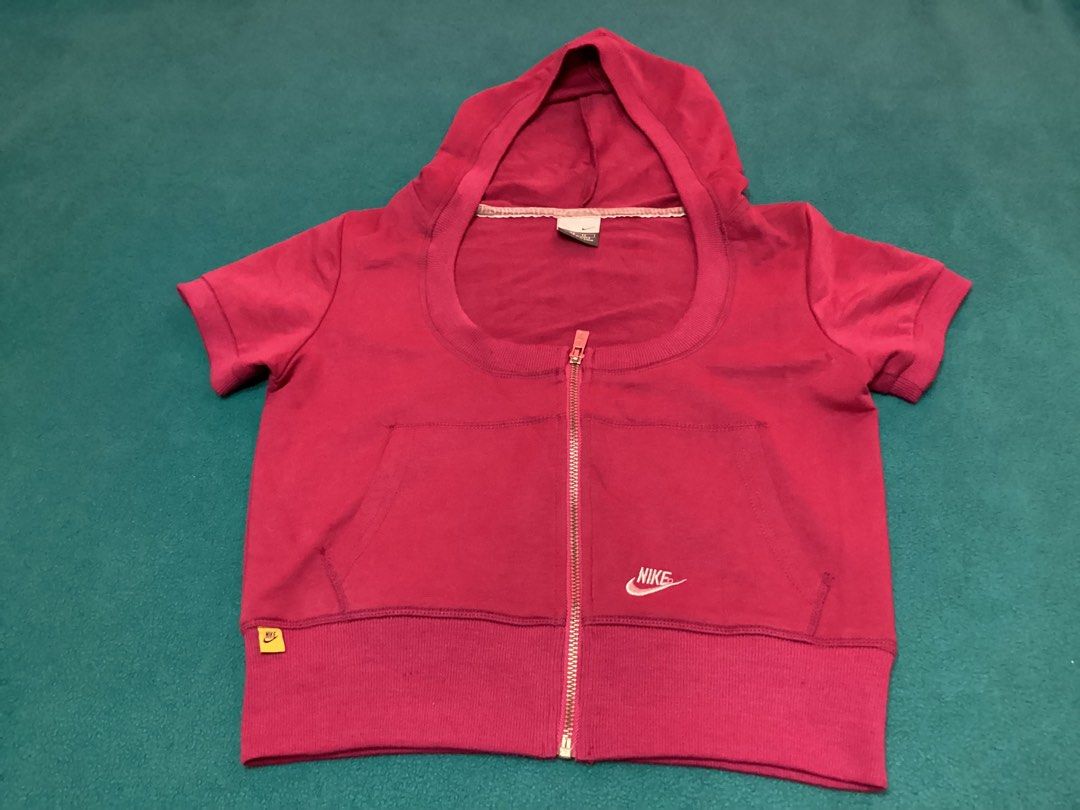 Nike Sportswear Cropped Pullover Hoddie (Category: Babies & Kids Fashion) located in Davao. Submitted by ferdipt (Listing ID 1407778821, Image 3). Description: Excellent Condition, 10/10 Color rate , 10/10 Made in China 65% Cotton, 35% Polyester For Teens also or Sexy Adults .