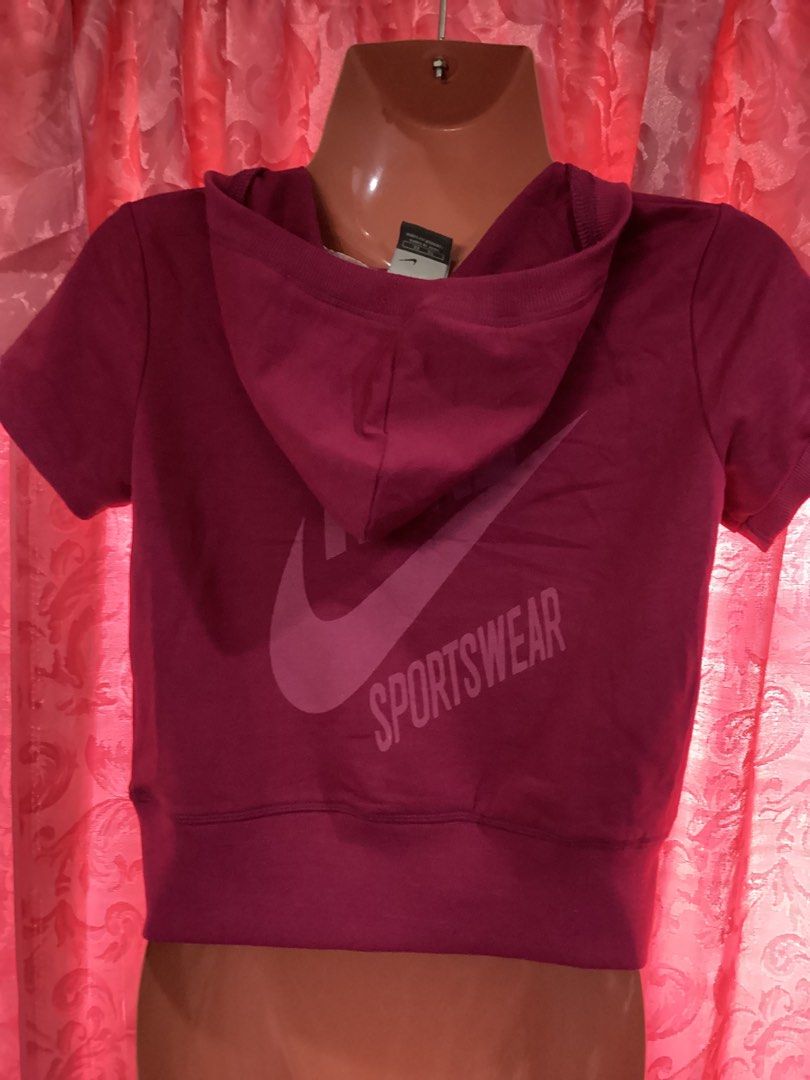 Nike Sportswear Cropped Pullover Hoddie (Category: Babies & Kids Fashion) located in Davao. Submitted by ferdipt (Listing ID 1407778821, Image 2). Description: Excellent Condition, 10/10 Color rate , 10/10 Made in China 65% Cotton, 35% Polyester For Teens also or Sexy Adults .