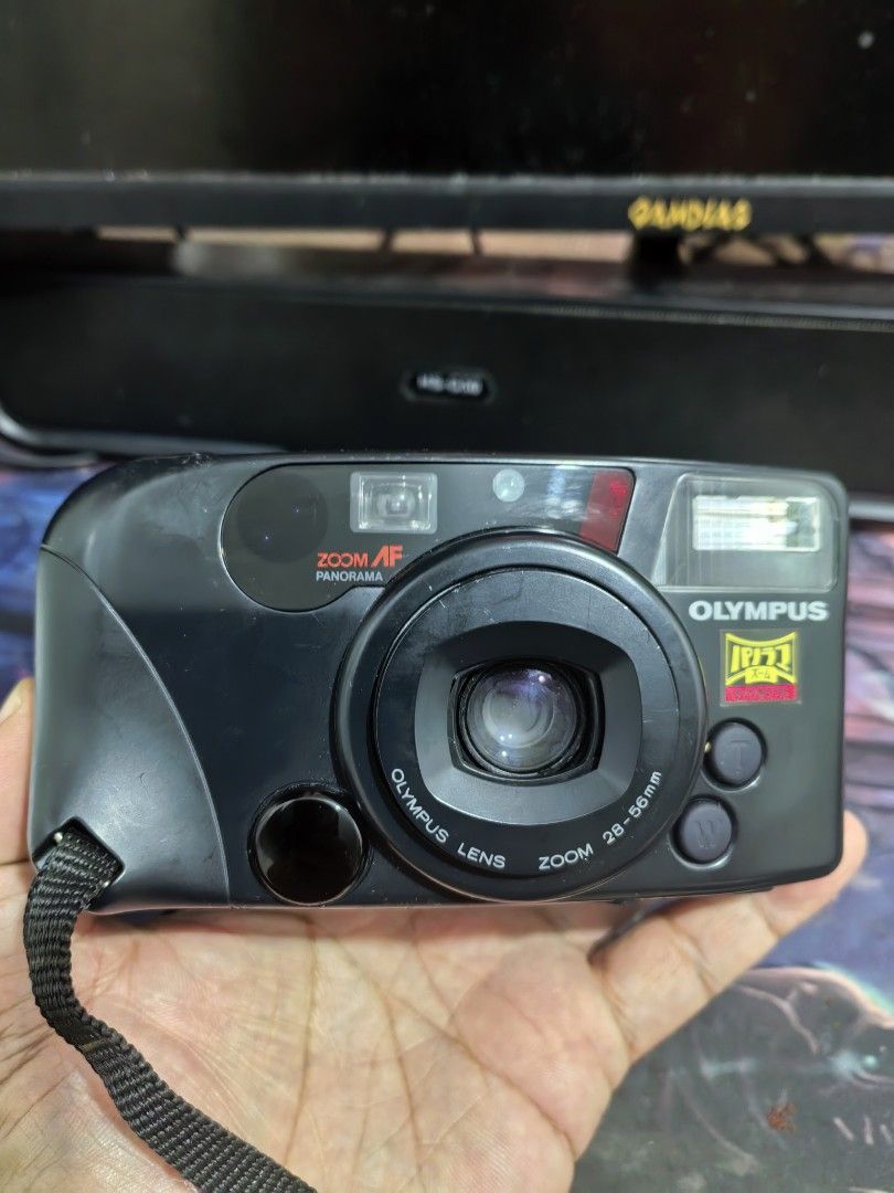 Olympus IZM 220 camera (Category: Cameras) located in Cebu City. Submitted by dudes_villanueva (Listing ID 1407782877, Image 2). Description: Olympus IZM 220 Note: Tested Functional. All sales final and non-refundable. Battery not included for testing and demo only. Note: E display. Possible no film detected. 📌Also known as the AZ-220 Wide Zoom, a 35mm point-and-shoot film camera. It features a 28-56mm f/3.5-6.5 zoom lens. 📌The camera includes 