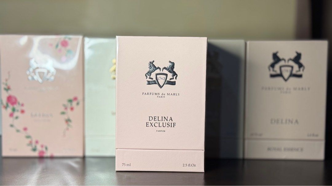 Parfums de Marly Delina Exclusif EDP 7ml (Category: Fragrance & Deodorants) located in Bacoor. Submitted by acmch17 (Listing ID 1407800495, Image 1). Description: 100% authentic This new take on Delina is an unprecedented captivating floral creation. The fruity opening notes of pear, lychee and grapefruit provide intrigue. At the heart, a bouquet of rose damascena paired with incense and vetiver capture the soiree in all its beauty. Set with a su