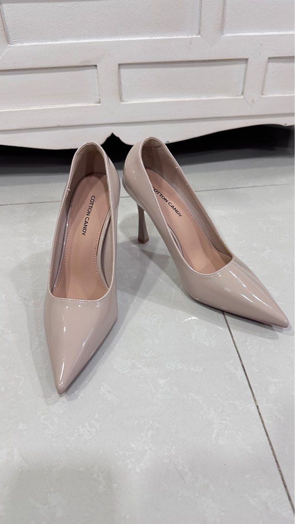 Pointed Toe Heels (Category: Heels) located in Singapore. Submitted by youning_t (Listing ID 1407819262, Image 1). Description: - Cotton Candy pointed-toe heels - Glossy finish - Comfortable heel height - Adds sophistication to any outfit - Easy to match all outfits Pick up only at either location Buangkok MRT station RANGGUNG LRT station .
