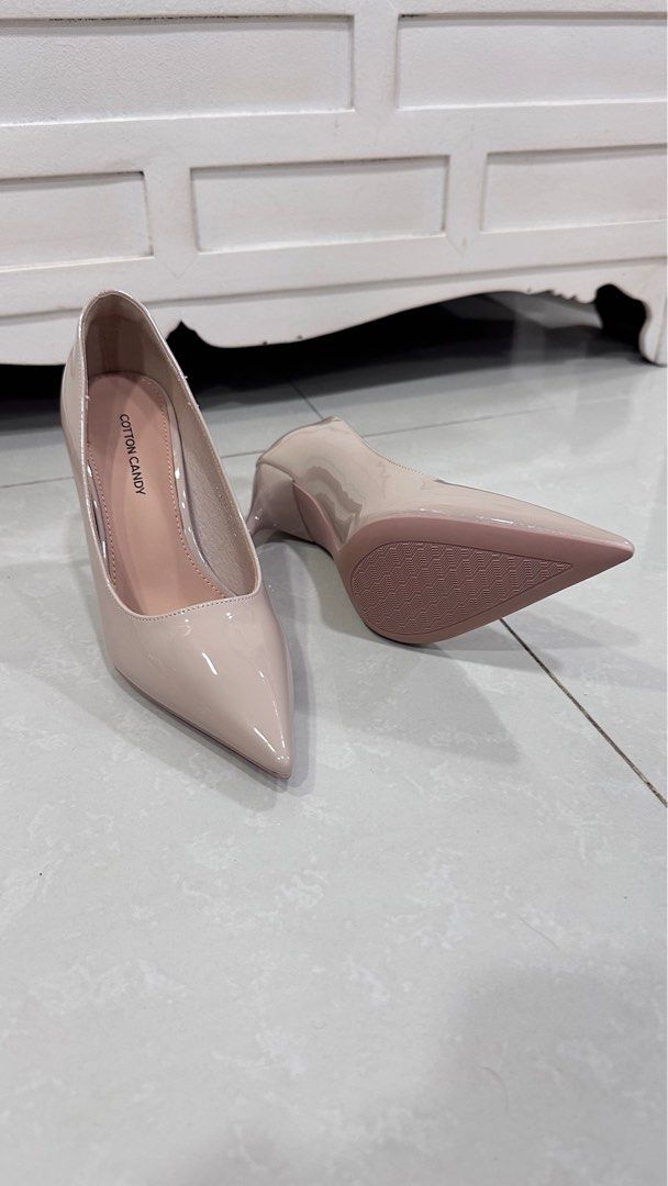 Pointed Toe Heels (Category: Heels) located in Singapore. Submitted by youning_t (Listing ID 1407819262, Image 3). Description: - Cotton Candy pointed-toe heels - Glossy finish - Comfortable heel height - Adds sophistication to any outfit - Easy to match all outfits Pick up only at either location Buangkok MRT station RANGGUNG LRT station .