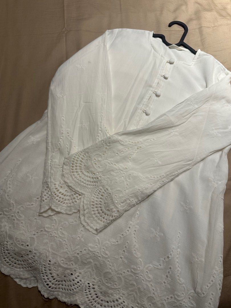 Qaysaa White Embroidery Kurung (Category: Baju Kurung & sets) located in Bayan Lepas. Submitted by httpdons (Listing ID 1407873077, Image 2). Description: .