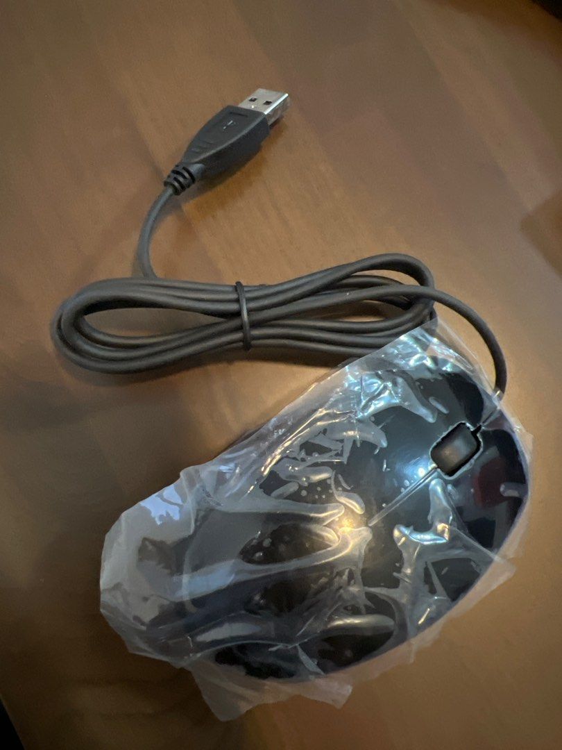 Samsung Wired Mouse - Brand New450360977875292160