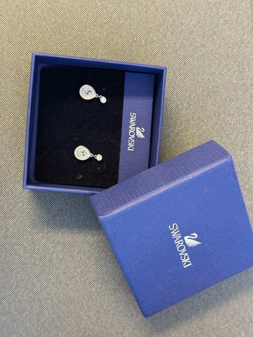 Swarovski Earrings (Category: Earrings) located in Quezon City. Submitted by maria___x (Listing ID 1407856463, Image 2). Description: .