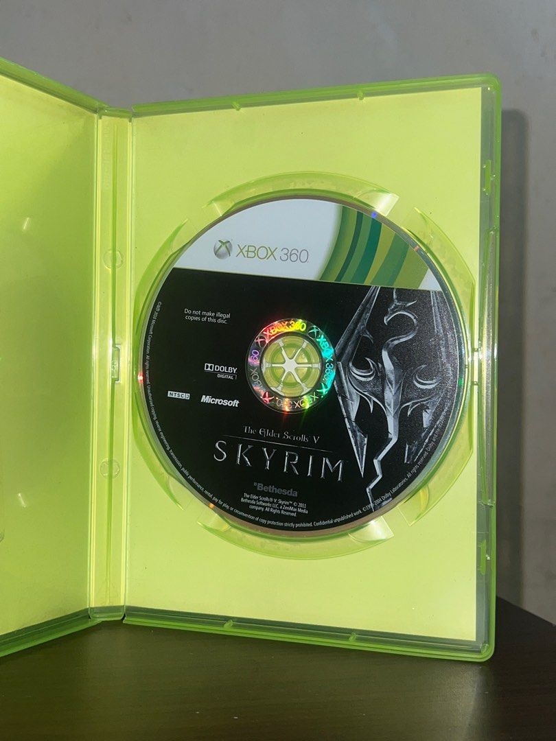 The Elder Scrolls V: Skyrim - Xbox 360 (Category: Xbox) located in Malabon City. Submitted by inshtick (Listing ID 1407842362, Image 3). Description: - Skyrim, Xbox 360 - Includes game disc and original case, used.