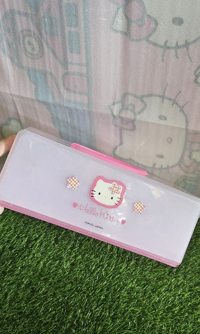 Vintage sanrio tissue holder (Category: Storage Boxes & Baskets) located in Umingan. Submitted by liezelsona48963 (Listing ID 1407761624, Image 2). Description: vintage sanrio tissue holder with sign of usage 12x 6 inches mop gcash.