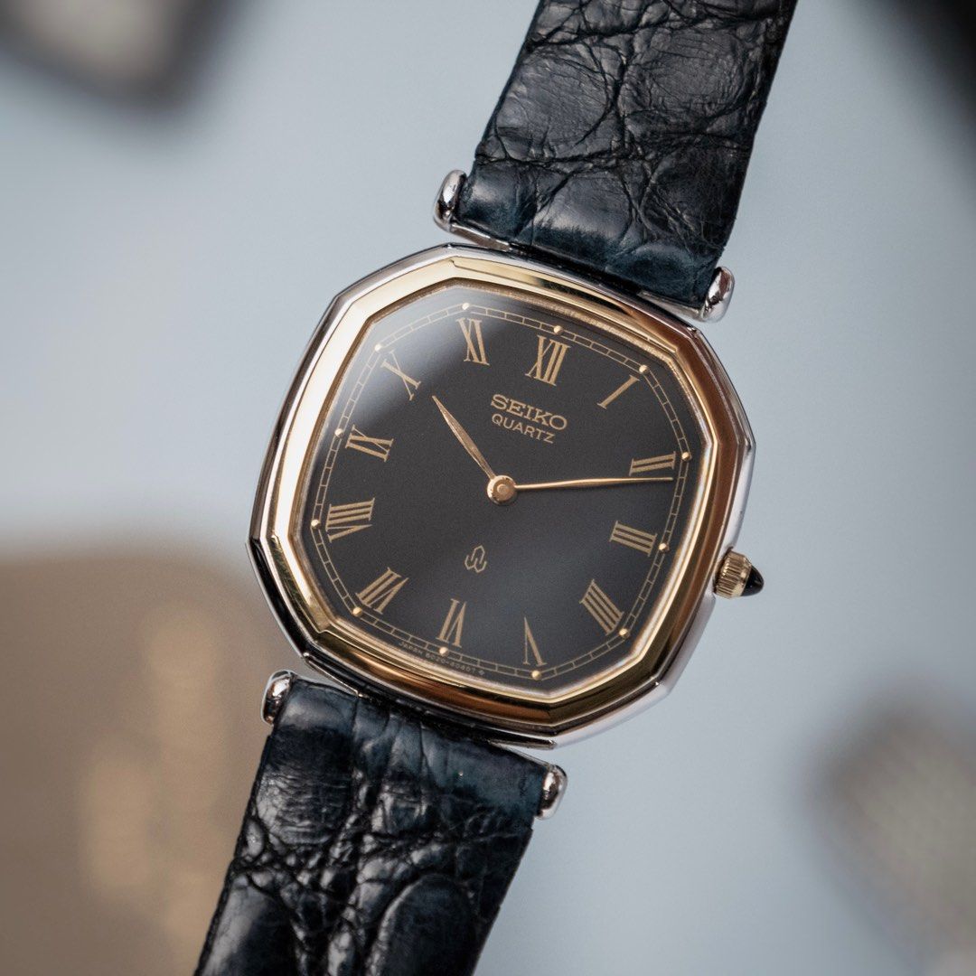 VINTAGE SEIKO BLACK ROMAN TANK WATCH