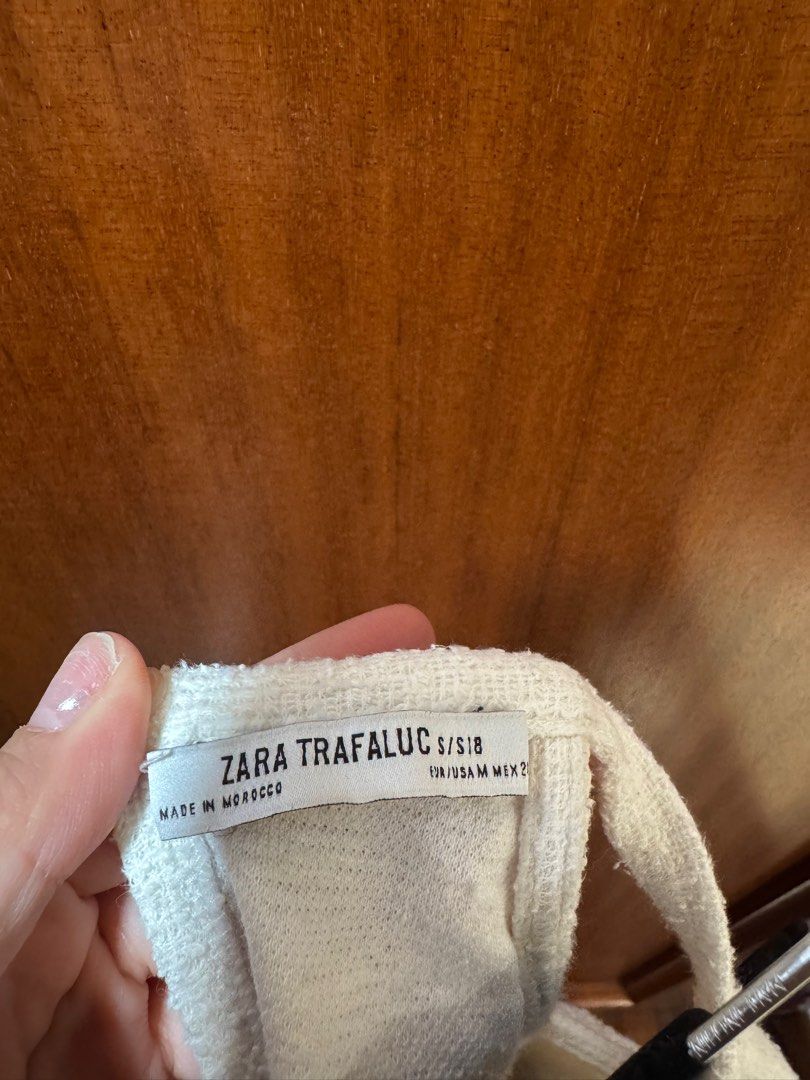 Zara Trafaluc White Textured Top (Category: Blouses) located in San Juan City. Submitted by baudeclutter (Listing ID 1407926559, Image 3). Description: White textured top from Zara Trafaluc. Features a halter neck design with a fringe detail at the hem. Made in Morocco. Size S/US M/MEX 2..