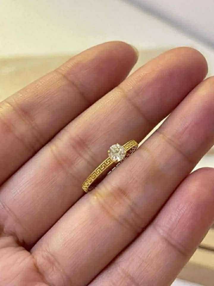 18K Saudi Gold Solid Stone Ring (Category: Rings) located in Caloocan City. Submitted by cheskhaionlinestore2.0 (Listing ID 1407953456, Image 2). Description: 18K Solid Stone Ring Size 6,7,8,9 Cash- ₱3500 Cod with dp- ₱3550 🍒Nasasangla💯/ Pawnable 💯 🍒Ship Via Lbc/ JNT 🍒 Same Day delivery via LALAMOVE 🚚 🍒Wise and Lifetime Investment 💯 🍒 Brandnew 💯 DM for faster Transaction 📩📩📩.