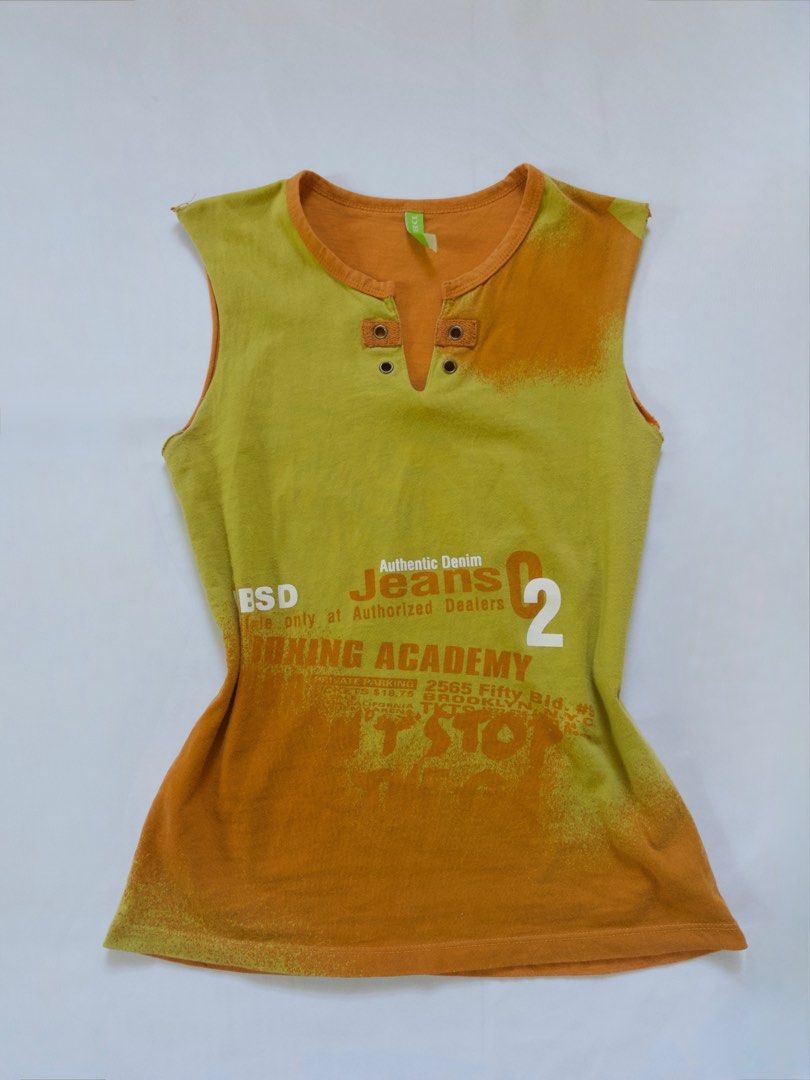 2000s Graphic Top (Category: Sleeveless) located in Pasay City. Submitted by letherdeclutter (Listing ID 1408064142, Image 1). Description: .