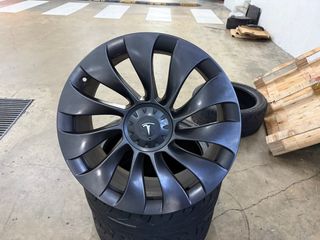 (Category: ) located in . Submitted by aws_tyre_rim (Listing ID 1312807506, Image 1). Description: .