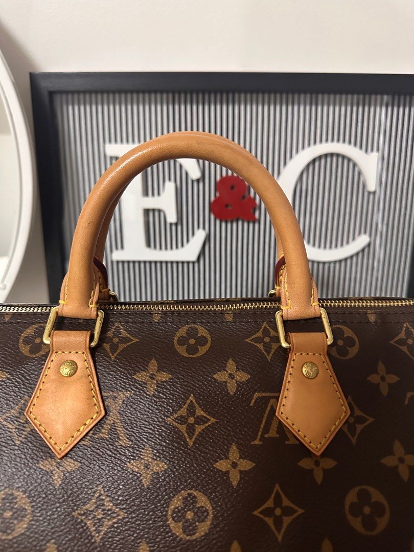 💯 Authentic LV Speedy 30 Monogram (Category: Luxury Bags & Wallets) located in Quezon City. Submitted by _anythingforless_ (Listing ID 1408023928, Image 3). Description: *PLS READ* Original or money back Code: SP2168 Bought 2018/with receipt With original LV dustbag In very good condition Canvas is still vibrant No foul smell Shipping from Fairview, QC.