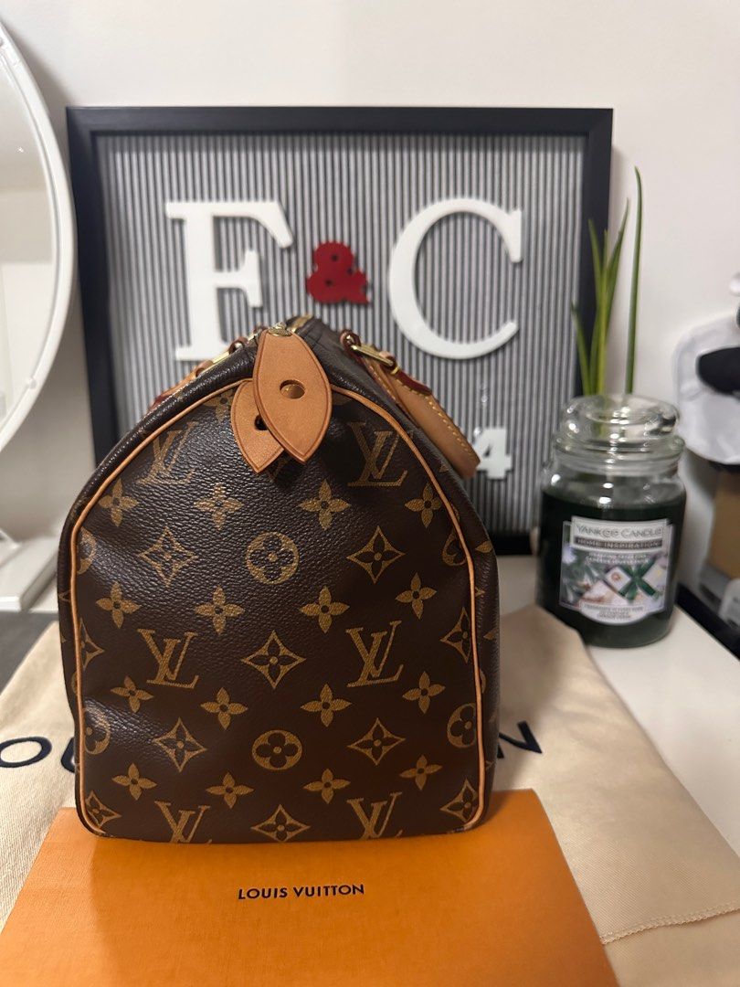 💯 Authentic LV Speedy 30 Monogram (Category: Luxury Bags & Wallets) located in Quezon City. Submitted by _anythingforless_ (Listing ID 1408023928, Image 2). Description: *PLS READ* Original or money back Code: SP2168 Bought 2018/with receipt With original LV dustbag In very good condition Canvas is still vibrant No foul smell Shipping from Fairview, QC.