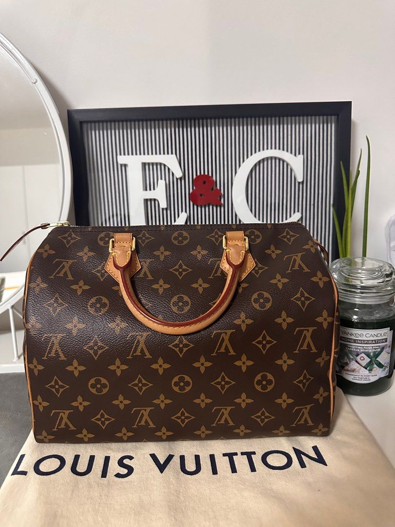 💯 Authentic LV Speedy 30 Monogram (Category: Luxury Bags & Wallets) located in Quezon City. Submitted by _anythingforless_ (Listing ID 1408023928, Image 1). Description: *PLS READ* Original or money back Code: SP2168 Bought 2018/with receipt With original LV dustbag In very good condition Canvas is still vibrant No foul smell Shipping from Fairview, QC.